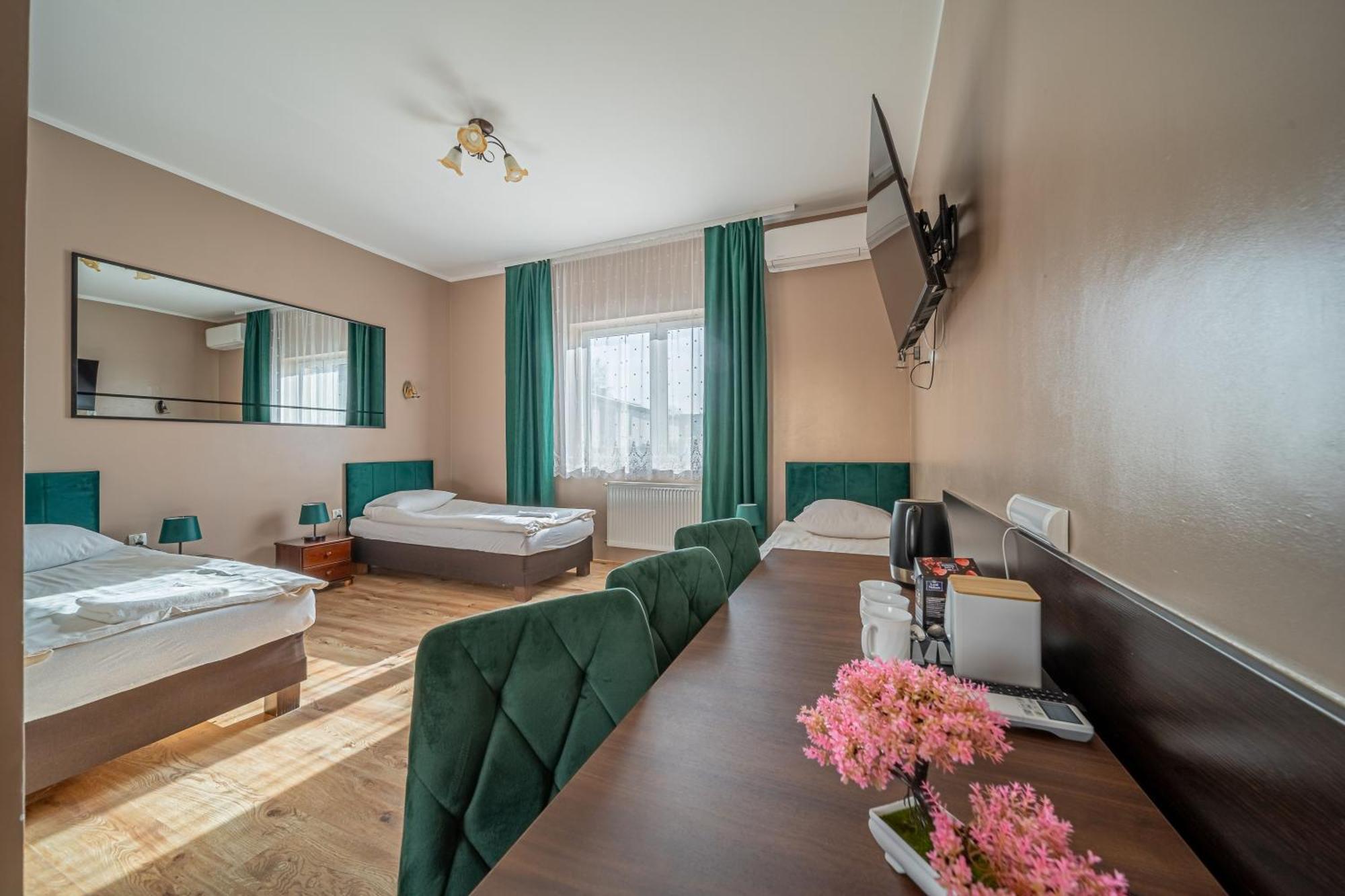 Motel "Plomyk" Kunowice Екстериор снимка