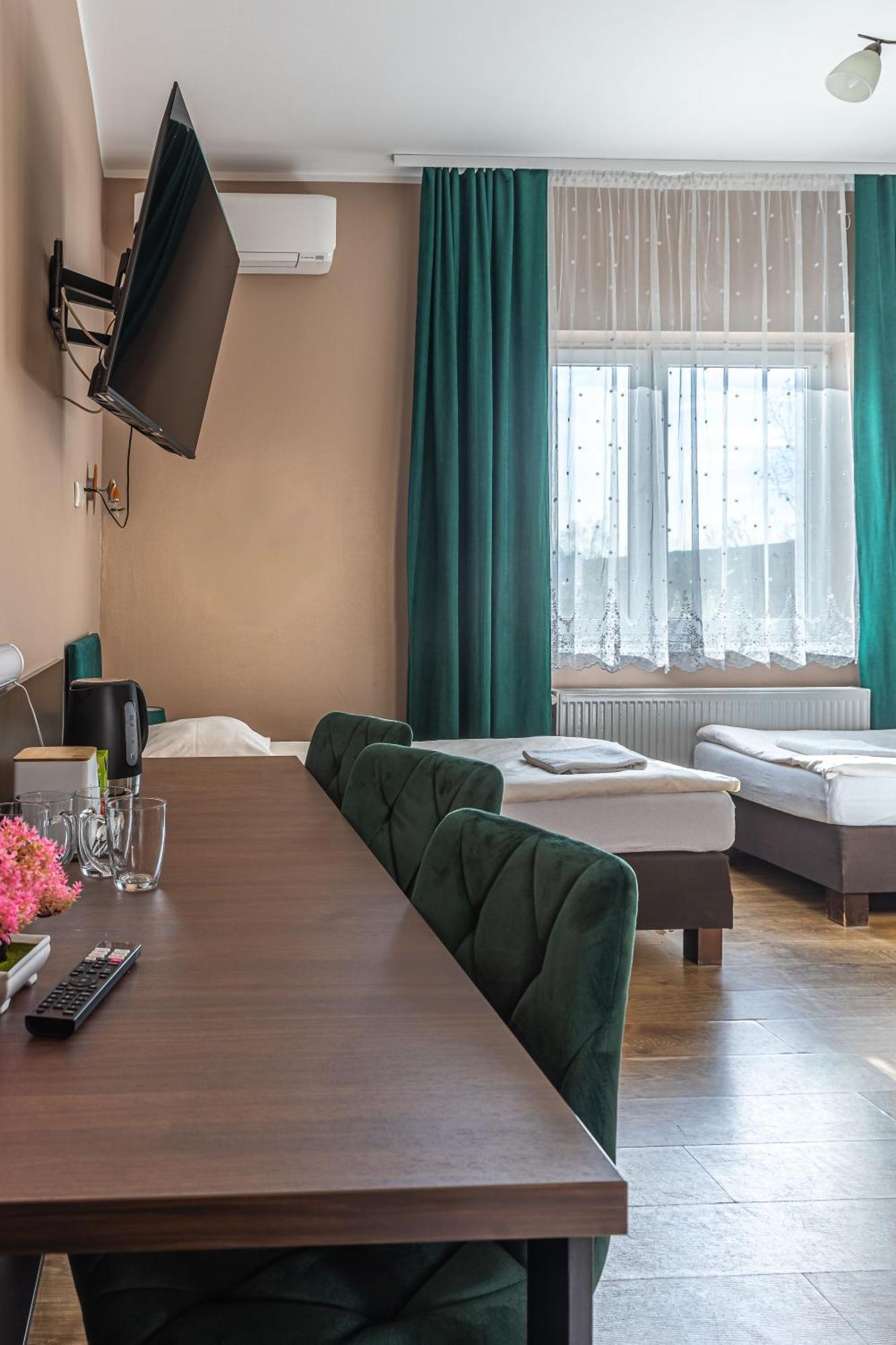 Motel "Plomyk" Kunowice Екстериор снимка